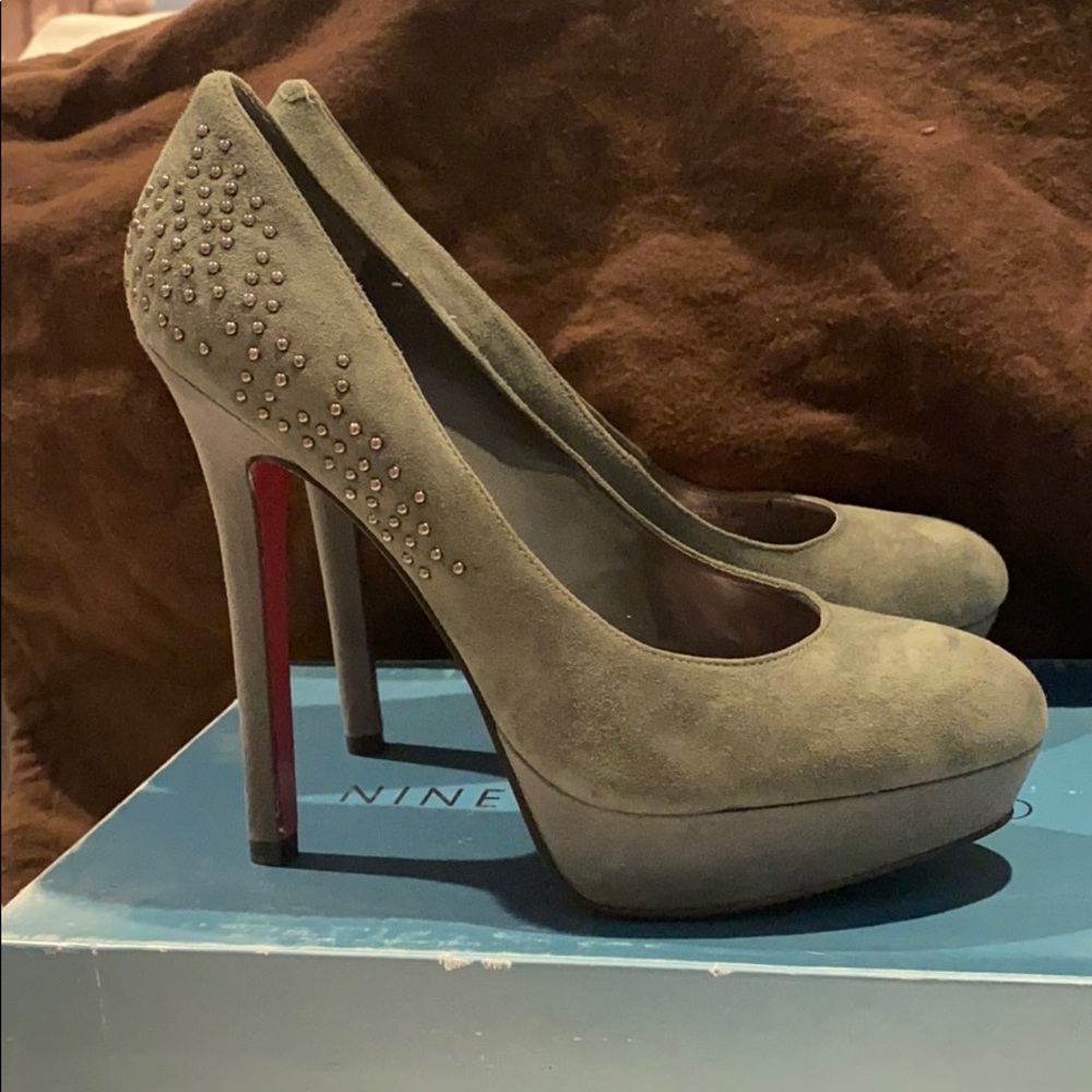 Grey Suede Platform Pumps Paris Hilton Size 8